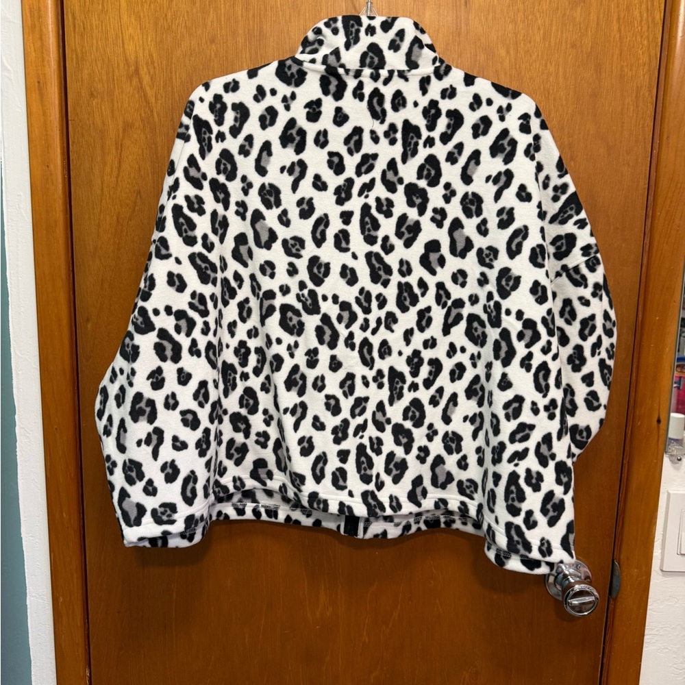 Fabletics Black and White Leopard Polar Fleece Zip-Up - Size 1X - Picture 4 of 7